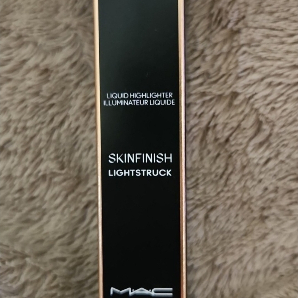 MAC Cosmetics Skinfinish Lightstruck Liquid Highlighter - Black & Rose Gold